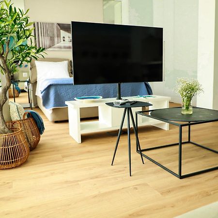 Renovated Apartment With Roof Garden Access, 15 M Walk To Acropolis Athens Exterior photo