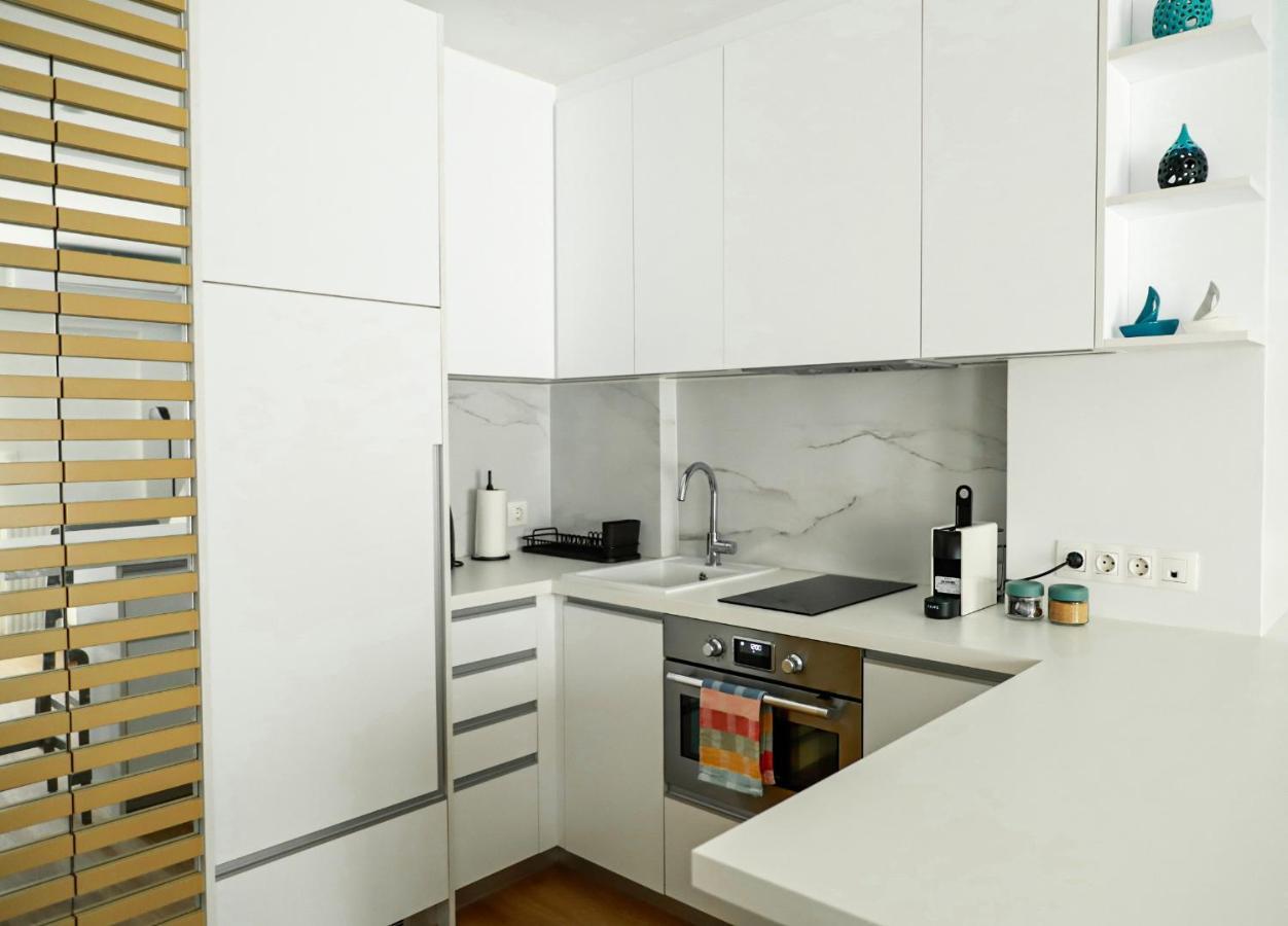 Renovated Apartment With Roof Garden Access, 15 M Walk To Acropolis Athens Exterior photo