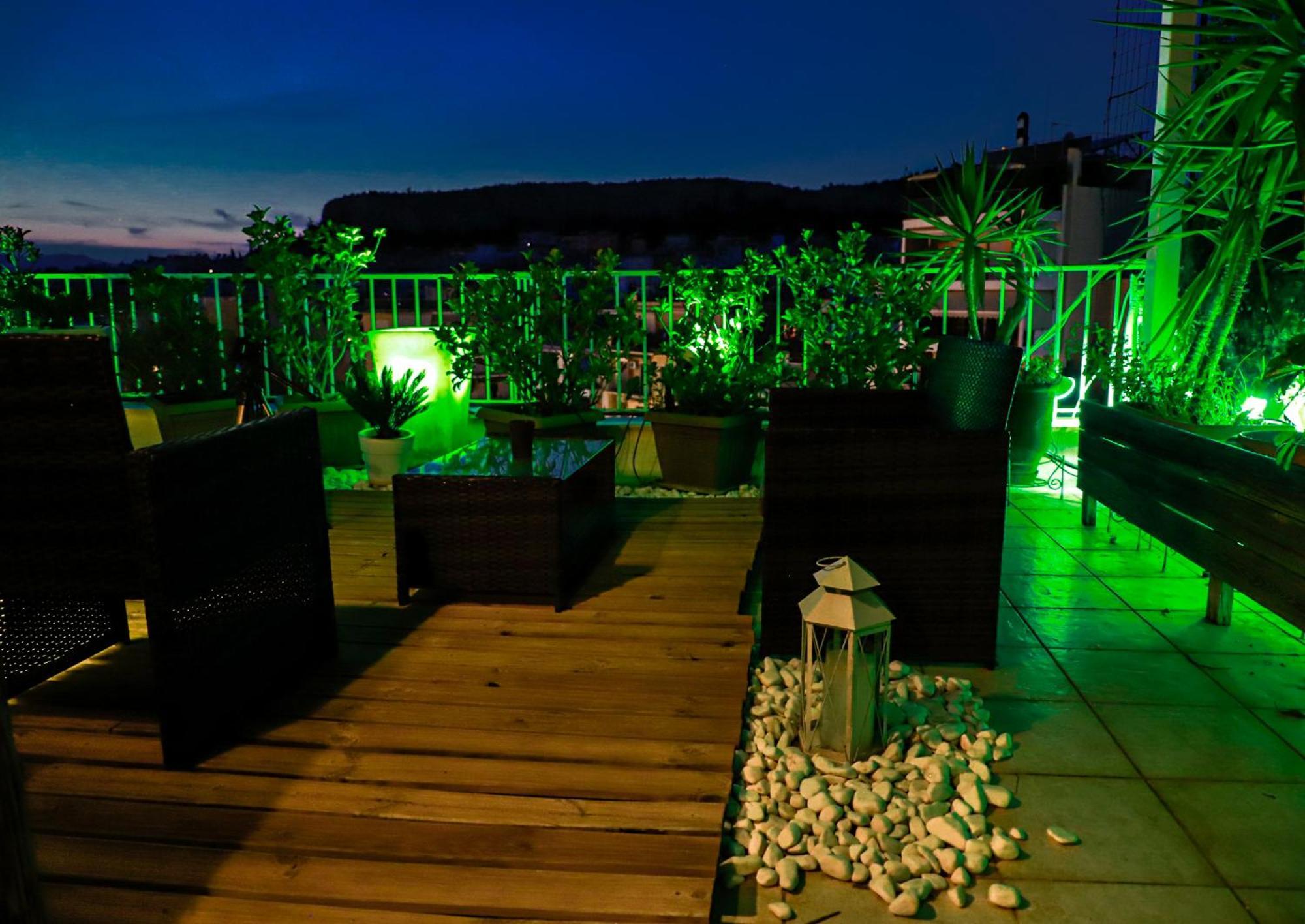 Renovated Apartment With Roof Garden Access, 15 M Walk To Acropolis Athens Exterior photo
