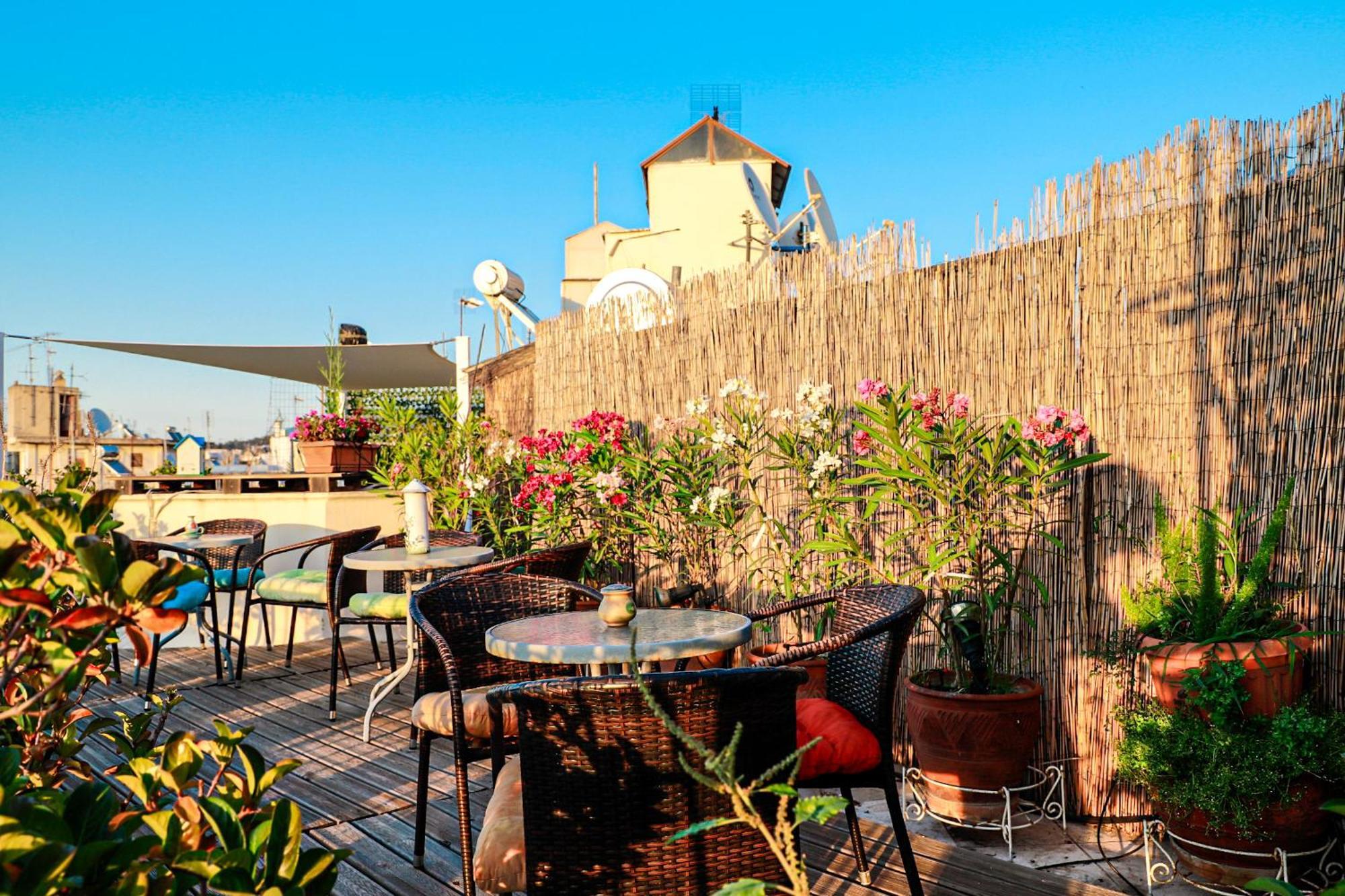 Renovated Apartment With Roof Garden Access, 15 M Walk To Acropolis Athens Exterior photo